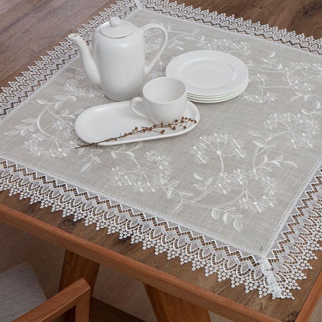 Caminho de Mesa Rendado e Bordado Jolitex 85x85cm Singapura Bege/Branco
